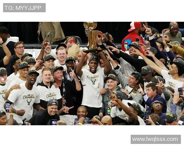 密尔沃基雄鹿全力冲击赛季巅峰对决展现球队坚韧与冠军雄心